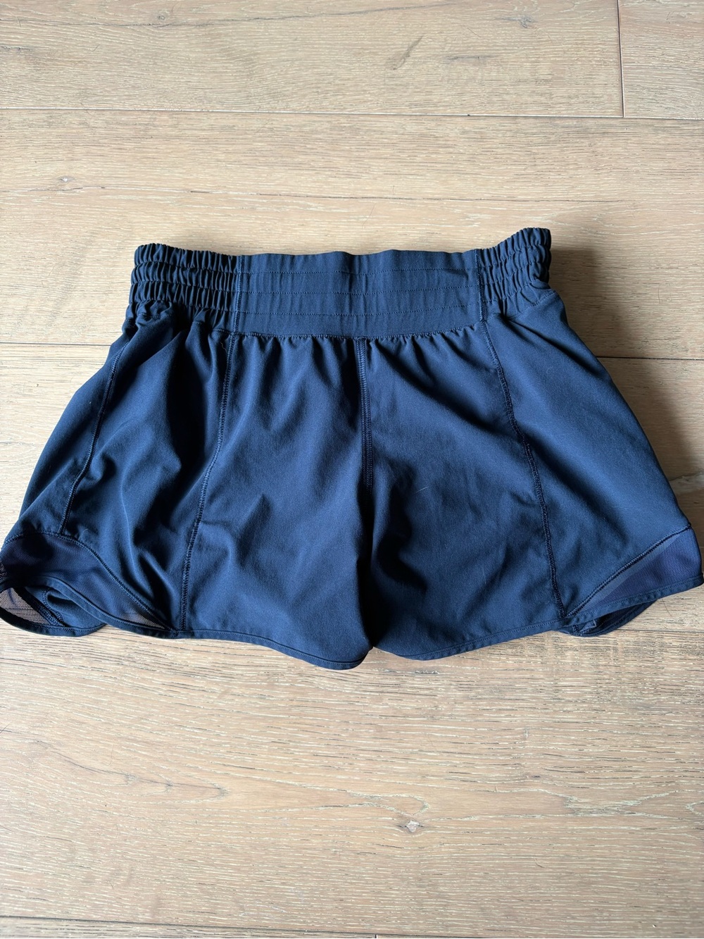 Lululemon Hotty Hot Low Rise Lined Short 2.5” Women’s Size 4 Navy Blue